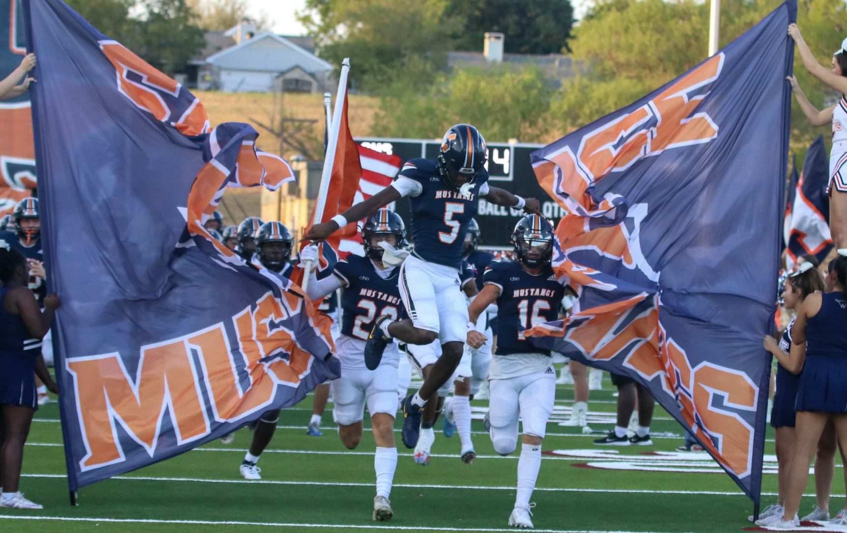 Sachse smothers Rowlett in Hammer Bowl win