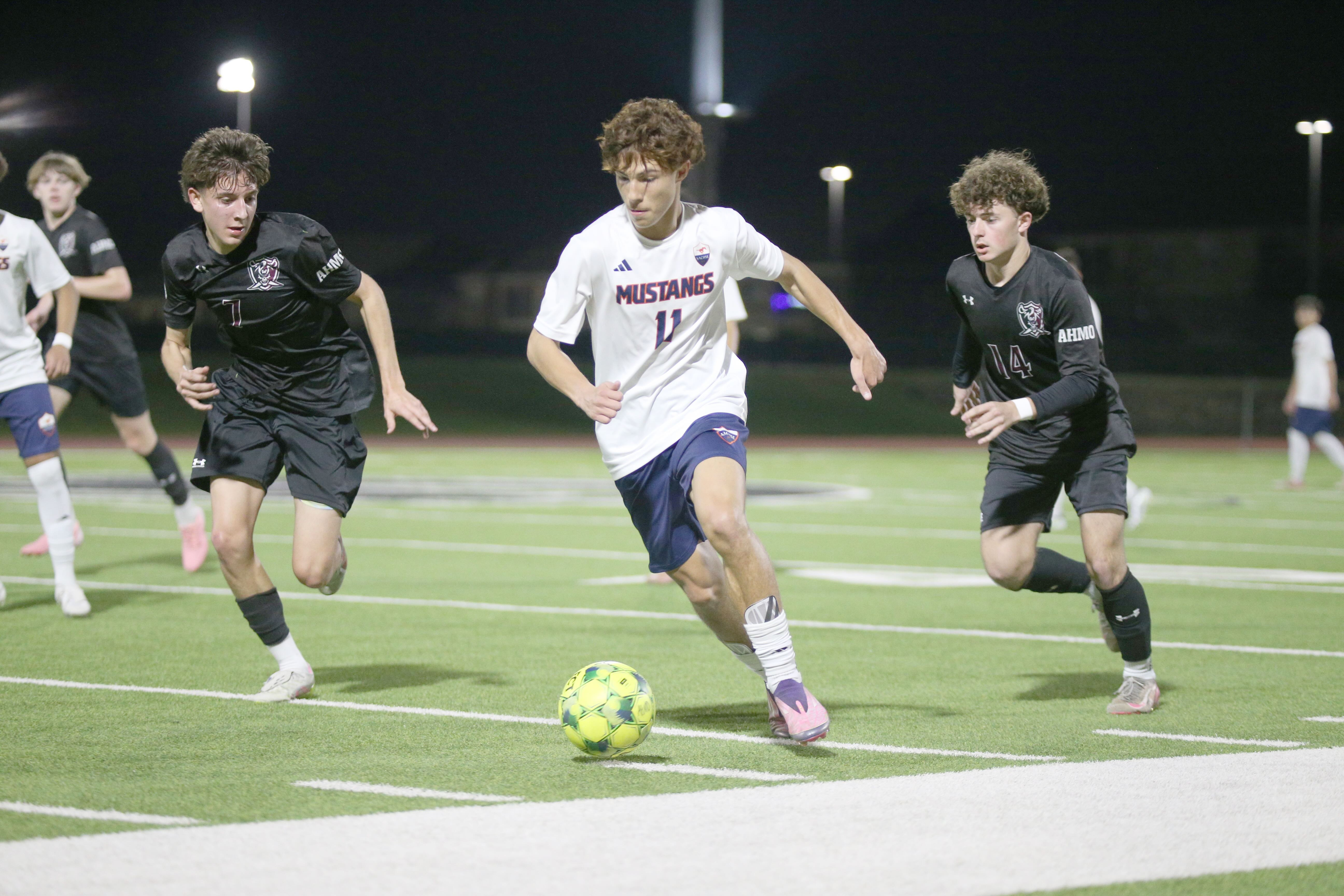 Soccer teams continue pursuit for 9-6A title